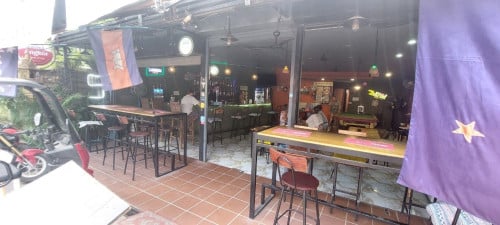 Bar / Restaurant business for sale on BBU road / អាជីវកម្មបារ/ភោជនីយដ្ឋានសម្រាប់លក់នៅលើផ្លូវ BBU