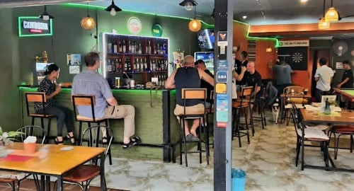 Bar / Restaurant business for sale on BBU road / អាជីវកម្មបារ/ភោជនីយដ្ឋានសម្រាប់លក់នៅលើផ្លូវ BBU