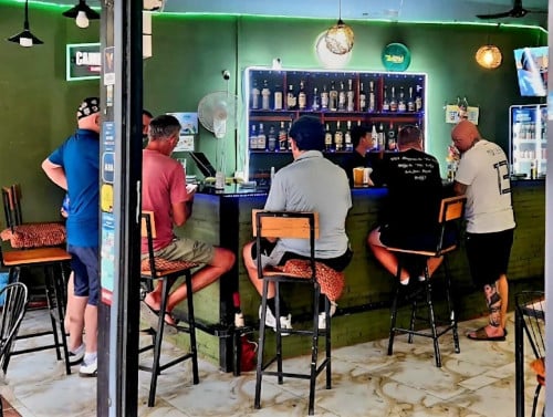 Bar / Restaurant business for sale on BBU road / អាជីវកម្មបារ/ភោជនីយដ្ឋានសម្រាប់លក់នៅលើផ្លូវ BBU