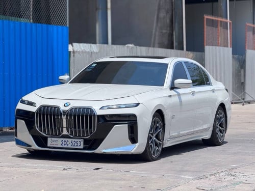 BMW 740 Li 012 up 2025