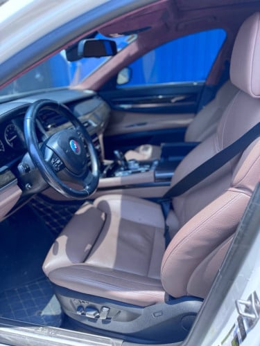 BMW 740 Li 012 up 2025