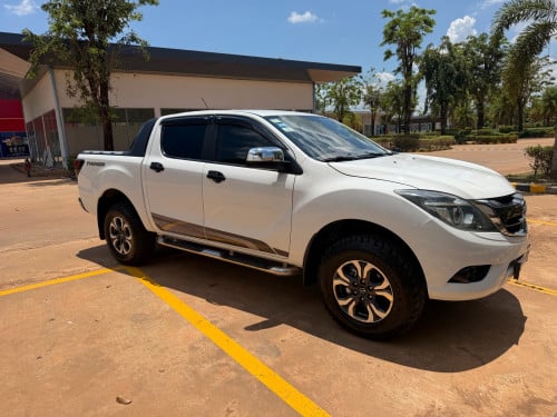BT50ម៉ាសុីនធំអូតូប៉ុង២ឆ្វេងហ្សុីន