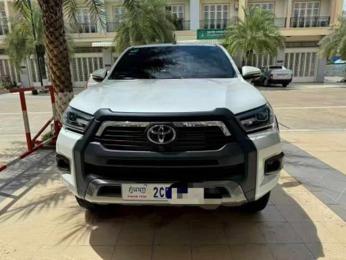 car for Rent / 租车 TOYOTA Hilux 2025