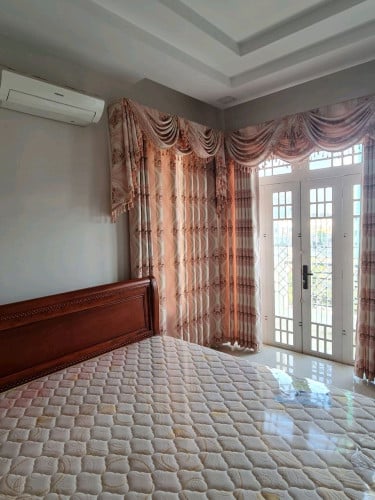 Code #KF01🏠វីឡាលក់បន្ទាន់ នៅចំការដូង• តម្លៃលក់ : $240,000 (ចរចារ)• ទំហំ : 5.5 x 12m