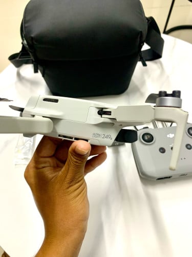 Drone dji mini 4K មួយទឹកនៅស្អាត99%គ្មានកន្លែងទាស់