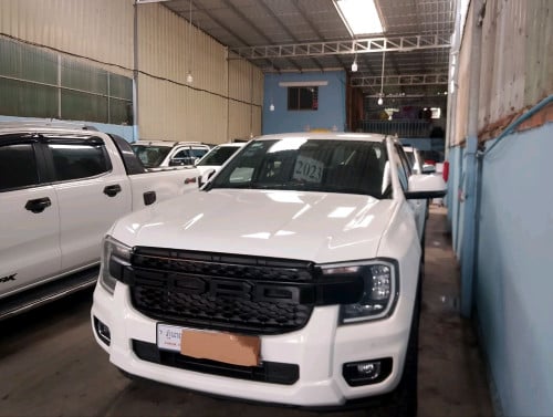 Ford ranger XLT 2023 $41,500$ ឡានខ្លាញ់គោ សំណំុដើមទាំងអស់ ធានាទិញចូលវិញ គិតតាមហាងឆេង