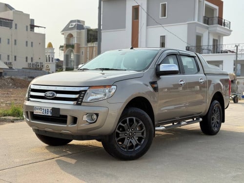 Ford ranger xlt2015 ទេីបកាត់បាន​តំលៃចចាបានទៀត