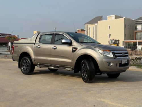 Ford ranger xlt2015 ទេីបកាត់បាន​តំលៃចចាបានទៀត