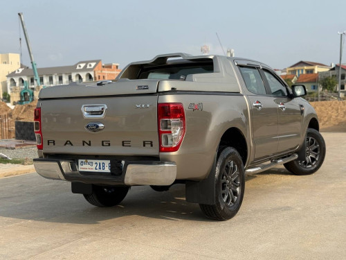 Ford ranger xlt2015 ទេីបកាត់បាន​តំលៃចចាបានទៀត
