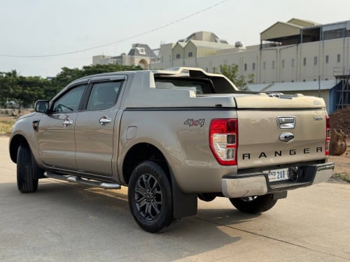 Ford ranger xlt2015 ទេីបកាត់បាន​តំលៃចចាបានទៀត