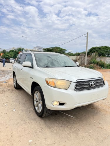 Highlander Hybrid Full Limited 2010 ពណ៌​ស​កាម៉ៃ​ ថ្នាំ​សុីន​មួយ​ជុំ​ សាច់​ដែក​ថ្មី​