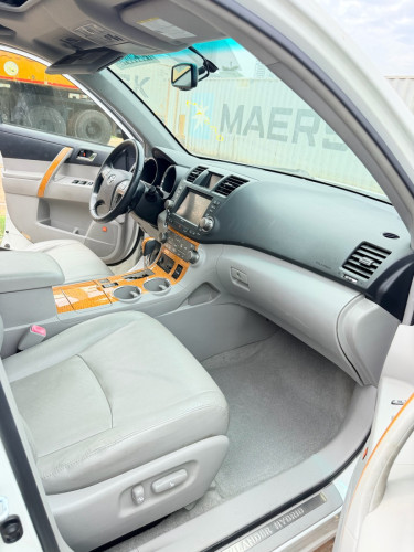 Highlander Hybrid Full Limited 2010 ពណ៌​ស​កាម៉ៃ​ ថ្នាំ​សុីន​មួយ​ជុំ​ សាច់​ដែក​ថ្មី​