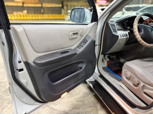 Highlander V4 2023 ទឹកប្រាក់