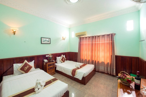 Hotel for rent 5 minutes from pub street / សណ្ឋាគារសម្រាប់ជួល ៥នាទីពីផ្លូវផាប់ស្ទ្រីត