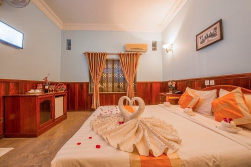 Hotel for rent 5 minutes from pub street / សណ្ឋាគារសម្រាប់ជួល ៥នាទីពីផ្លូវផាប់ស្ទ្រីត
