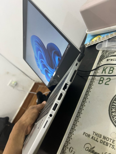 HP Elitebook Ram 8GB SD 238GB CPU i5-8350U @1.70GHz