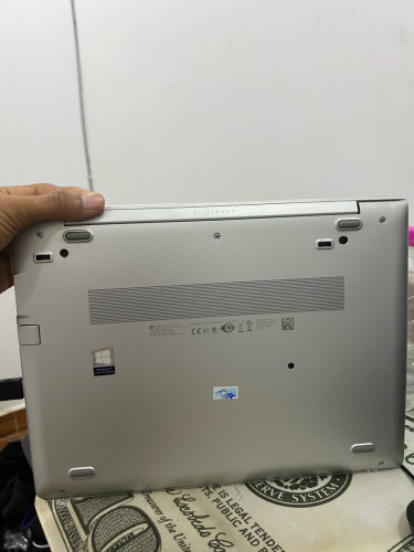 HP Elitebook Ram 8GB SD 238GB CPU i5-8350U @1.70GHz