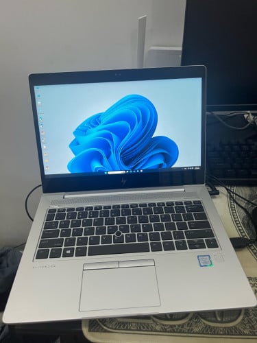 HP Elitebook Ram 8GB SD 238GB CPU i5-8350U @1.70GHz