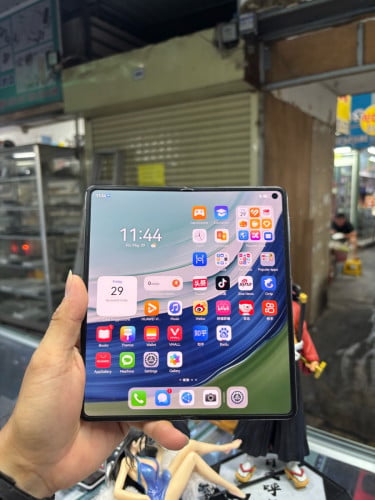 Huawei MateX5 512G Ram12G Sim2 Global ម៉ាសុីនសានុំស្រីុន ស្ទើរតួរតិចៗ