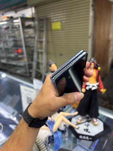 Huawei MateX5 512G Ram12G Sim2 Global ម៉ាសុីនសានុំស្រីុន ស្ទើរតួរតិចៗ