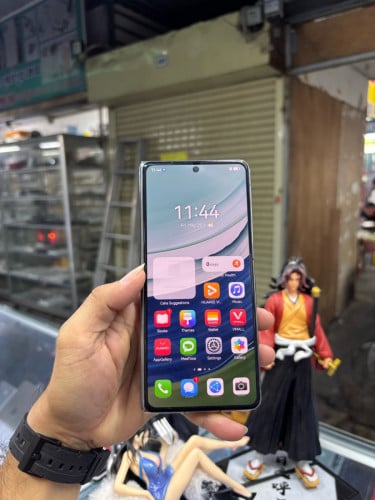 Huawei MateX5 512G Ram12G Sim2 Global ម៉ាសុីនសានុំស្រីុន ស្ទើរតួរតិចៗ