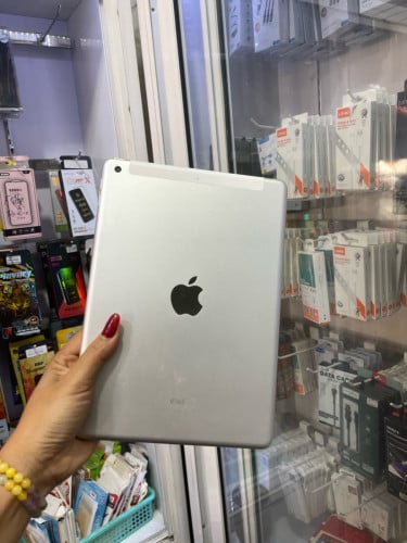 iPad 5th generation 32GB/sim+wifiតួរស្អាត