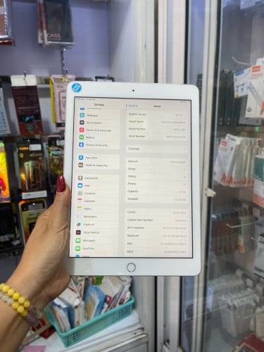 iPad 5th generation 32GB/sim+wifiតួរស្អាត