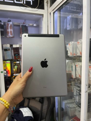 iPad 5th generation 32GB/sim+wifiតួរ97%