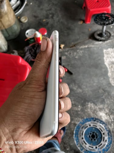 iphone se2 128G លក់ 45$ លេងក្តៅរៀងស្ពឹកថាច់បន្តិច