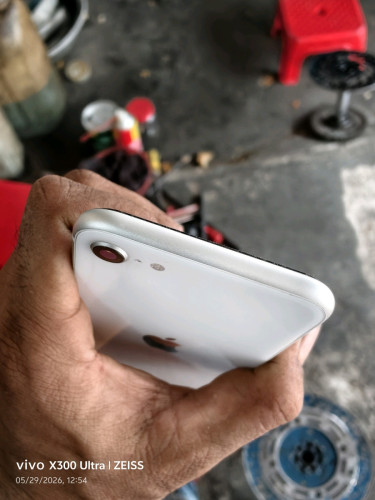 iphone se2 128G លក់ 45$ លេងក្តៅរៀងស្ពឹកថាច់បន្តិច