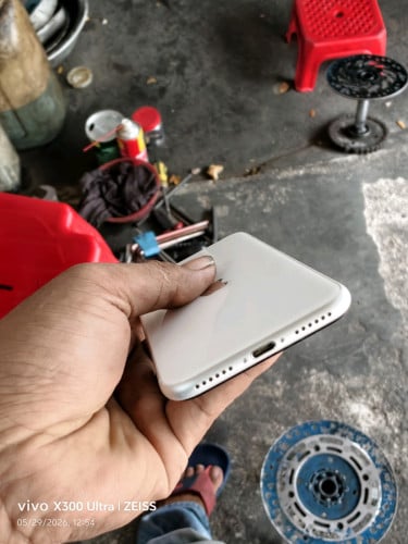 iphone se2 128G លក់ 45$ លេងក្តៅរៀងស្ពឹកថាច់បន្តិច