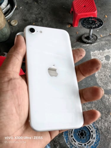 iphone se2 128G លក់ 45$ លេងក្តៅរៀងស្ពឹកថាច់បន្តិច