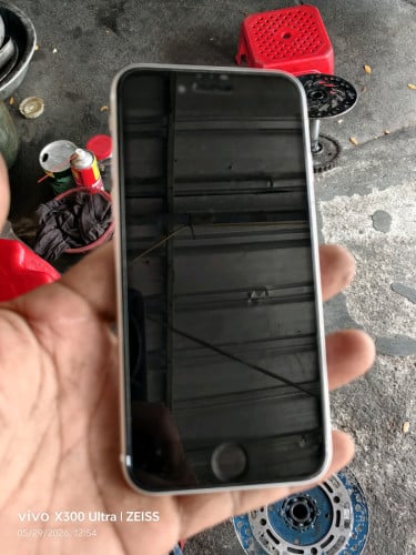 iphone se2 128G លក់ 45$ លេងក្តៅរៀងស្ពឹកថាច់បន្តិច