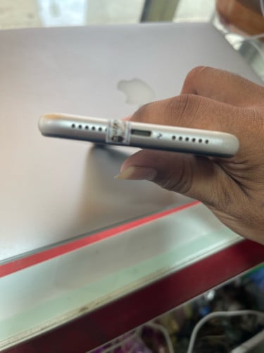 iphone11 128g ម៉ាស៊ីនហ្សីន