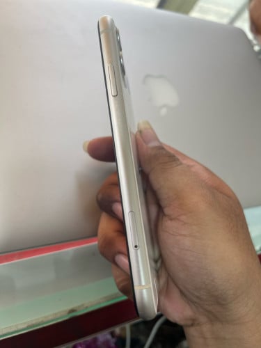 iphone11 128g ម៉ាស៊ីនហ្សីន