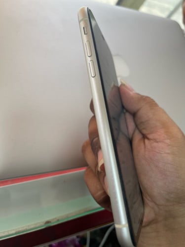 iphone11 128g ម៉ាស៊ីនហ្សីន