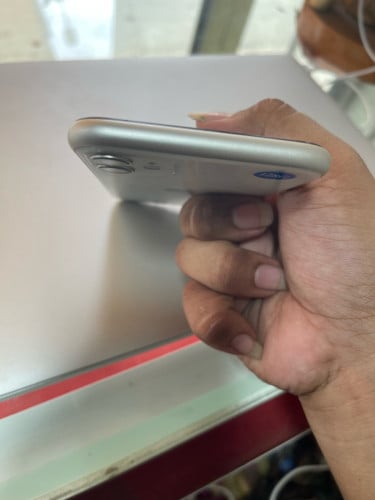 iphone11 128g ម៉ាស៊ីនហ្សីន