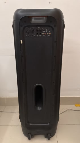 JBL Party Box 1000 នៅថ្មីស្អាត  លក់ព្រោះមិនសូវបានប្រើព្រោះមាន Speaker ច្រើន