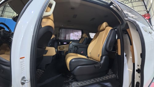 Kia Carnival full