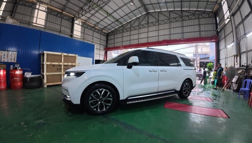 Kia Carnival full