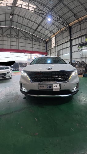 Kia Carnival full