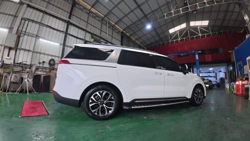 Kia Carnival full