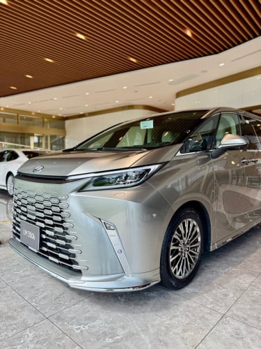Lexus LM350h 7 seater