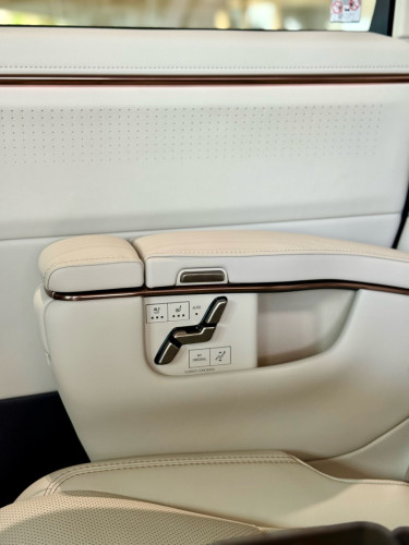 Lexus LM350h 7 seater