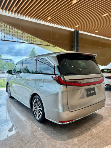 Lexus LM350h 7 seater