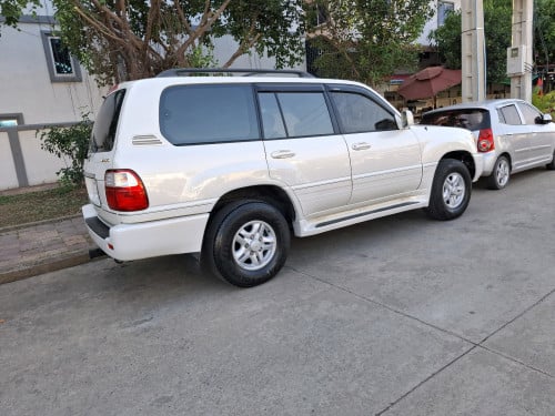 LEXUS LX470 2001 ឡាននៅសំនុំសុីន