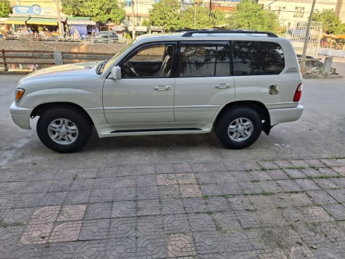 LEXUS LX470 2001 ឡាននៅសំនុំសុីន