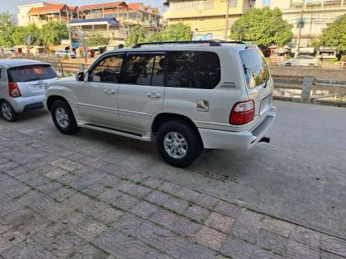 LEXUS LX470 2001 ឡាននៅសំនុំសុីន