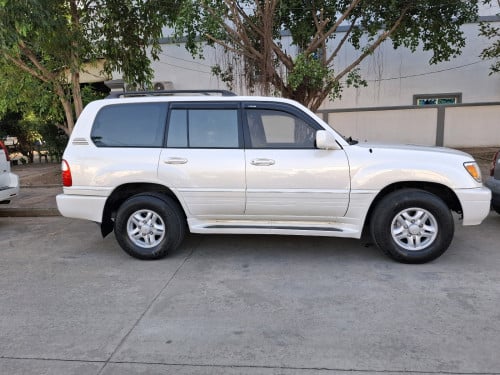 LEXUS LX470 2001 ឡាននៅសំនុំសុីន