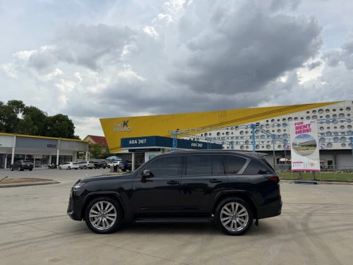 Lexus LX600 VIP 4 Seat 2023 ESV